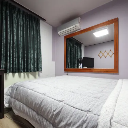 Happy Motel