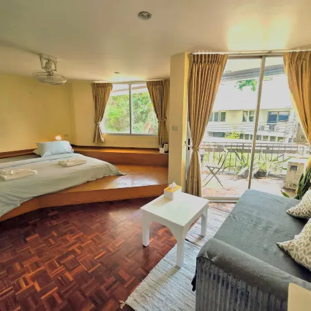 Home16 Sukhumvit16 Отели рядом с достопримечательностью «Станция метро Sukhumvit»