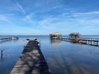 Lakeview Cottage with swimming & kayaking access to the lake