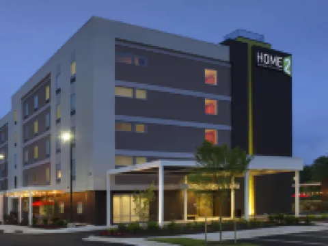 阿倫德爾米爾斯I機場希爾頓惠庭酒店 塞文酒店