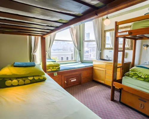 Green Tortoise Hostel Hotels near مرتفعات المحيط الهادي