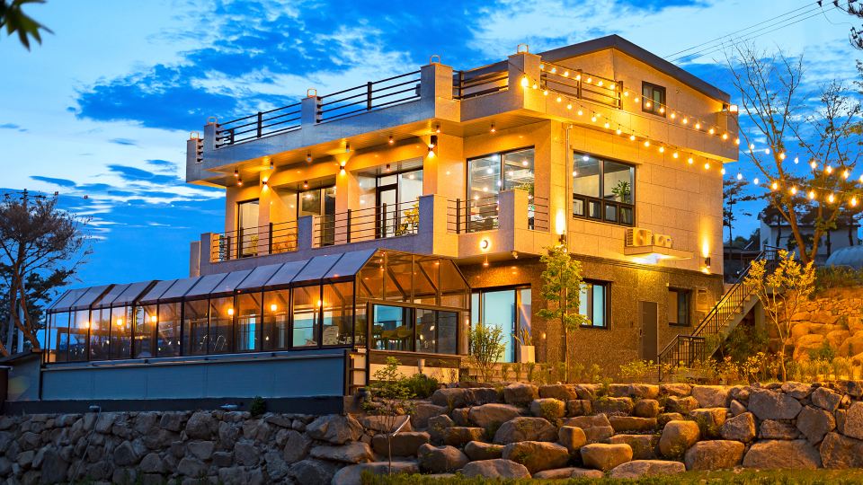Geochang Sunflower Pool Villa Pension