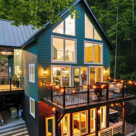 The Greenhouse with Indoor Slide close to Hocking Hills Отели в г. Хокинг