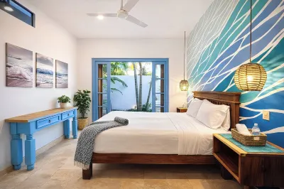 Spacious 2Br w/ Pool •  Walk to Beach & Town • Quiet Area Hotels in 