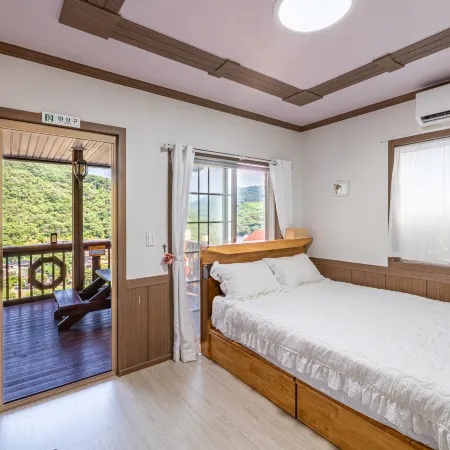 Gurye Jirisan Namuhyanggi Pension