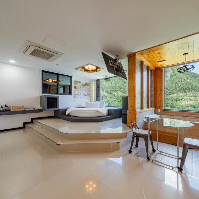 Danyang Sketch Hotels near Gosu Cave