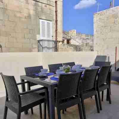 Captivating Apartment in the Heart of Valletta Dining/Meeting Rooms