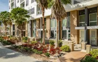 Virelli Apartments Upscale King Suite in the Heart of Orlando w Pool