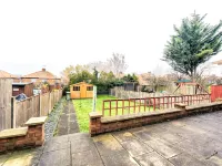 GuestReady -  Spacious 4Bed with Backyard Hotels in Greenford