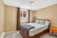 Cozy Home with Ocean and Mountain views. Family sized wth game room and deck