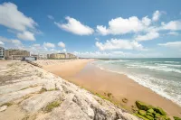 GuestReady - Vibrant flat with  balcony