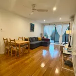 Charming Guest Room Near MacArthur Station in Lyneham