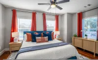 Modern 2BR Home With King Beds Near Downtown - Condos