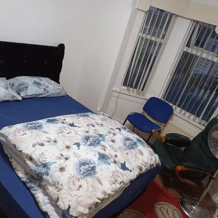 Room-furnished Spacious Double Room Near