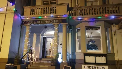 George and Abbotsford Hotel di 