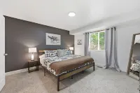 Spacious Home Near Ski Resort-3 Livingrooms, 2King Beds-2Gbfiber-Gameroom-HotTub
