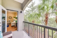 Miramar Beach Condo w/ Pool - Walk to Beach! - balcón