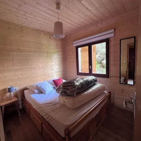 Cosy Chalet les Angles with Superb Lake and Mountain Views - Sleeps 4