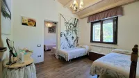 Pony's Cottage in Tuscan hills facing the sea