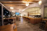 Aurasia Sea Side Hotel - bar