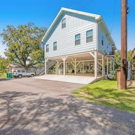 Lakefront Dog-friendly Home With Kayaks, Sup's, Huge Screened Porch