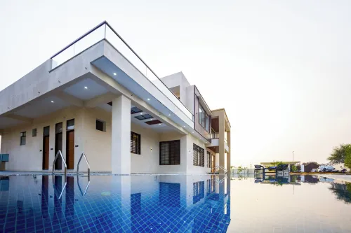 ELIVAAS Lush Haven 4BHK Villa Pvt Pool -  case vacanza in affitto