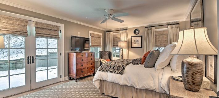 2 Living Areas + Fireplace: Mirror Lake Cottage! Hotels in Highlands
