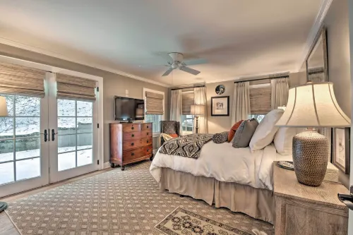 2 Living Areas + Fireplace: Mirror Lake Cottage! - 3-Star