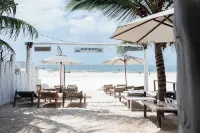 La Base Hotel - Beach