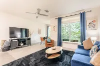 Riverwalk View Luxe Condo Views Pool & Free Parking - Apartments