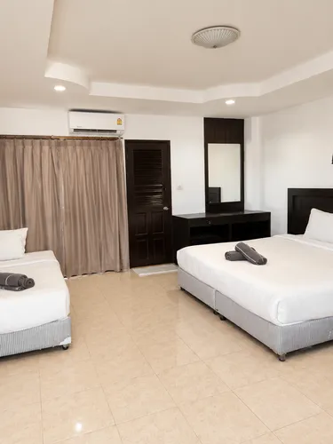 รูปภาพของCharming Guest Room in Central Pa Tong, Thailand
