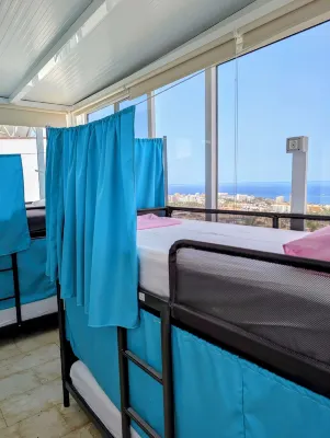 阿德赫巢青年旅舍(Adeje Nest Hostel) - 2星級