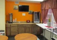 Red Carpet Inn - Augusta - Motels