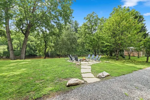 Private Tuckaseegee River 4 Bedrm House Trout Fishing, Tubing, Firepit, Parking - Boutique