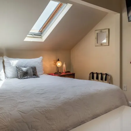 The Penthouse by Avantstay Downtown Condo + Cal King Beds Historic Bates Plaza, Paso Robles