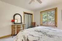 'Marble Hideaway' Cabin w/ Mountain Views + Deck! - Lemmikkieläimet sallittu