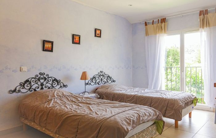 8-Person Villa with Private Pool at the Foot of Mont Ventoux