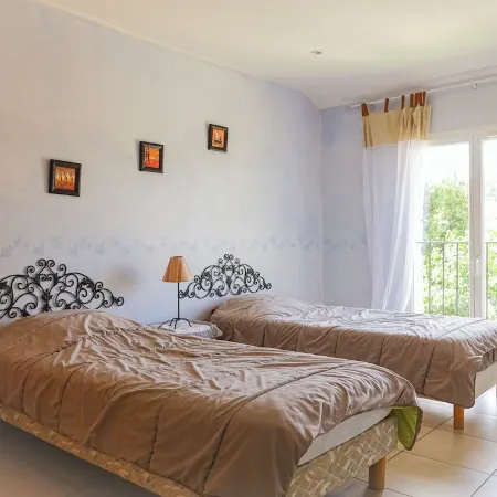 8-Person Villa with Private Pool at the Foot of Mont Ventoux