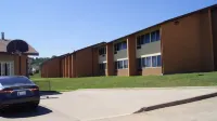 Holiday Lodge & Suites - Parking