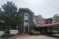 Ramada by Wyndham Westminster Denver - piscina