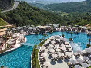 Select Hill Resort