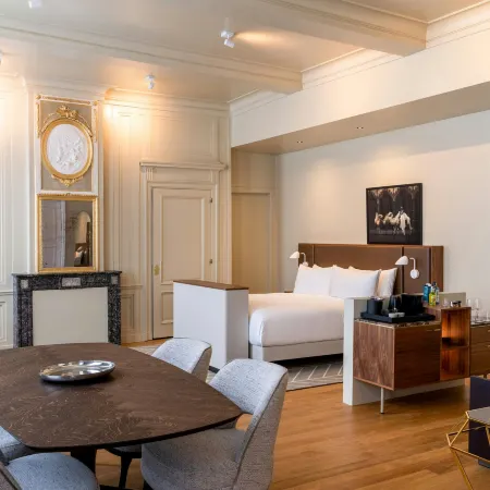 Sapphire House Antwerp, Autograph Collection