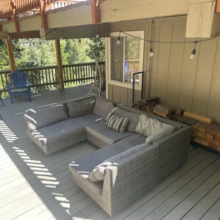 Cozy Cabin/Lake Views/Pool Table & Games/Deck & BBQ/10 Mins to Village + Park