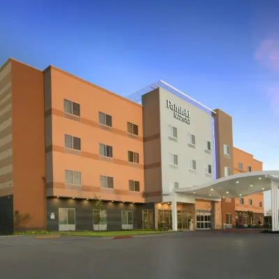 Fairfield Inn & Suites Dallas East Hotels near Dallas Arboretum