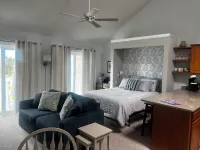 Charming studio in lovely Emerald Isle with beach access - 2-Star