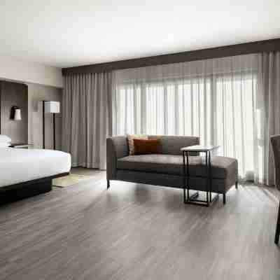 Marriott Riverside at the Convention Center Rooms