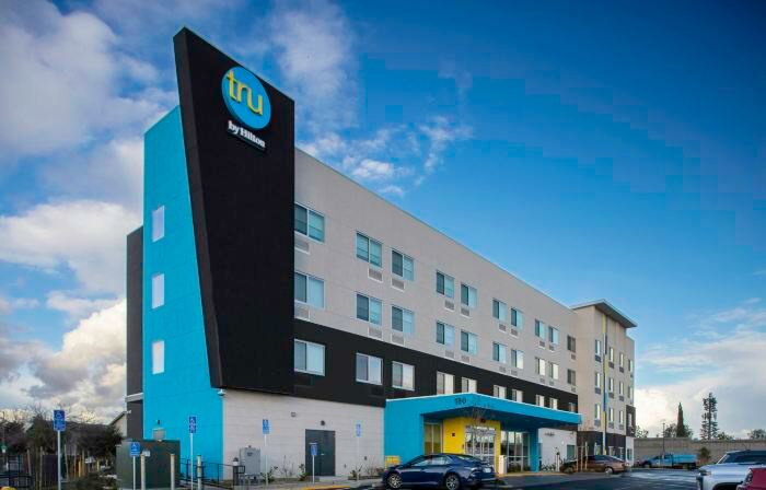 Tru by Hilton Manteca
