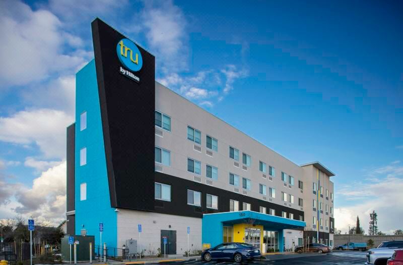 Tru by Hilton Manteca