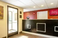 Red Roof Inn Scottsburg - Parkplatz