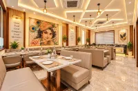 Hotel Premji by Shivalaya Darshanam - فطور